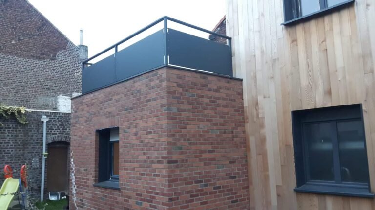 Un magnifique garde corps pour embellir le balcon de la maison